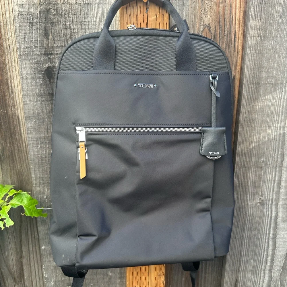 backpack untuk traveling The Pakt Travel - The Ultimate Carry-on Bag for Travelers Color:TAUPESNAOWCAP Calvin Klein ve kterých najdete další North Face Extreme 80
